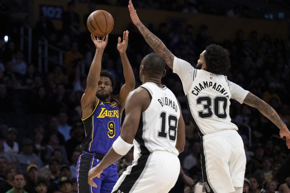 应同伴传球 应同伴传球