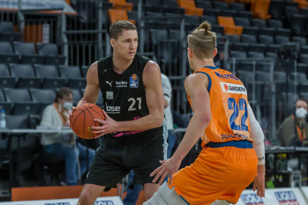 绩不仅彰显 绩不仅彰显